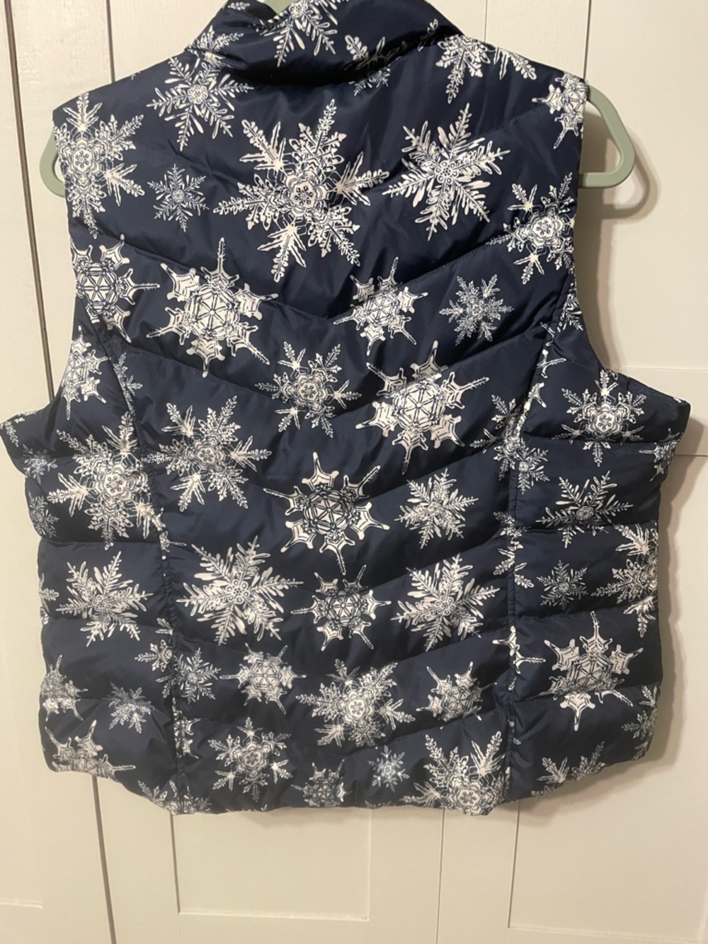 Lands' End Navy Snowflake Quilted Puffer Vest - Picture 4 of 11